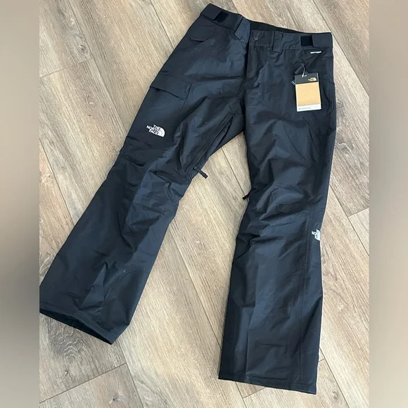 NWT The North Face Women’s Freedom Insulated Snow Ski Pants, Size Medium Short!